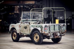 Η Land Rover αναπαλαιώνει το πρώτο Defender