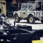 Η Land Rover αναπαλαιώνει το πρώτο Defender