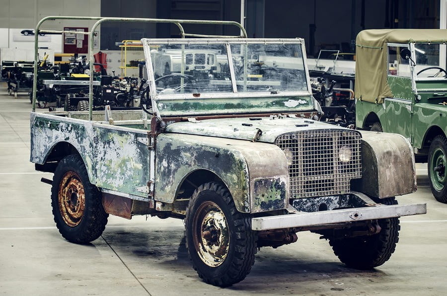 Η Land Rover αναπαλαιώνει το πρώτο Defender