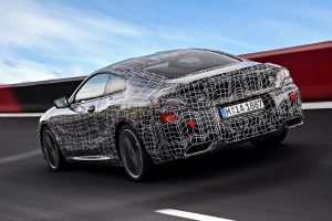 Η νέα BMW Σειρά 8 έρχεται με το… πλάι (+video)