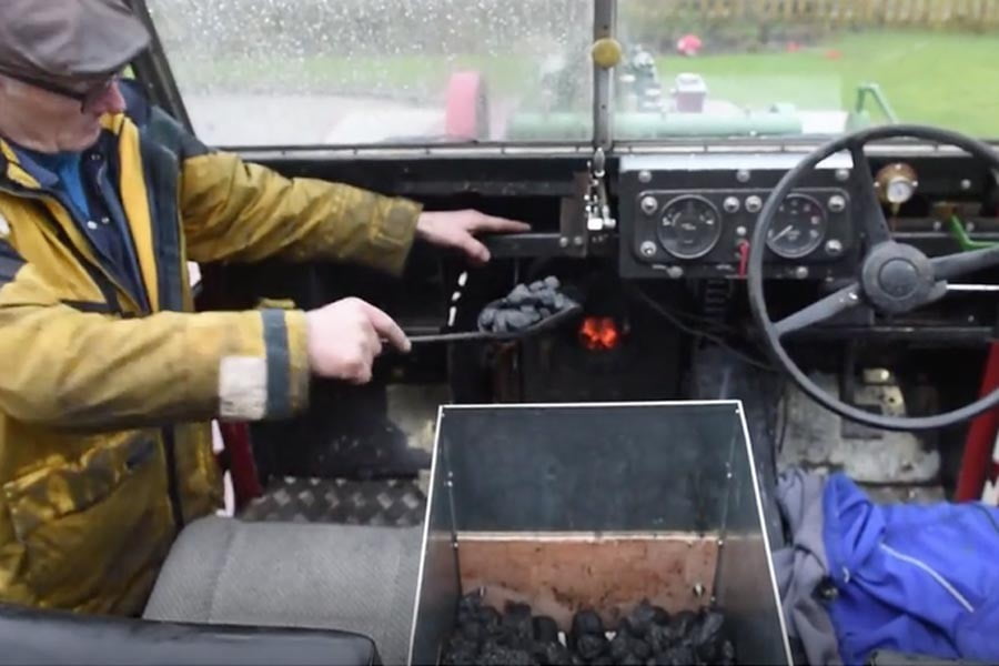 Defender με κατανάλωση… 200 κιλά κάρβουνο/100 χλμ! (+videos)