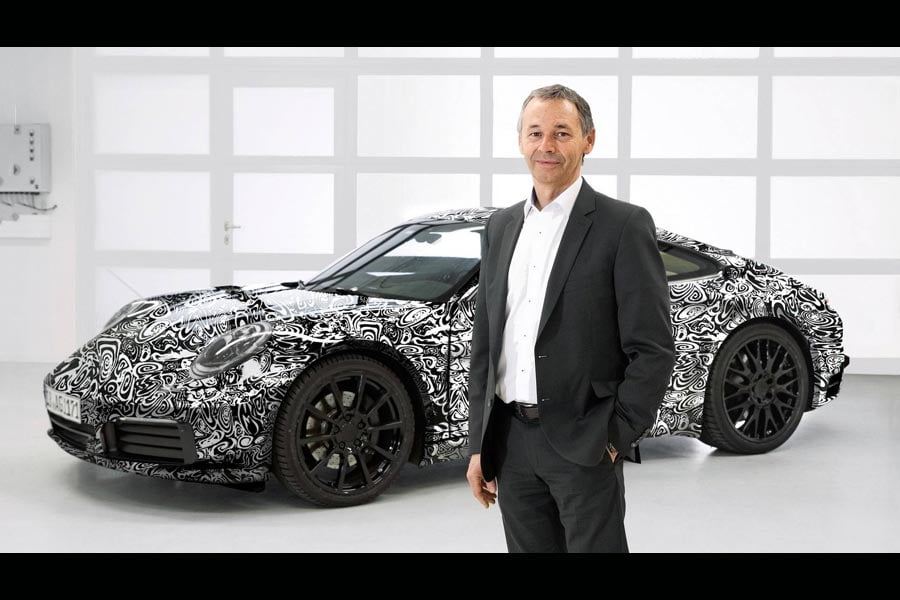 https://autogreeknews.gr/wp-content/uploads/2018/02/2019-porsche-911-992-generation-says-hello-in-official-teaser_2.jpg