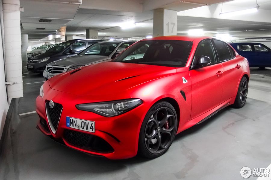 https://autogreeknews.gr/wp-content/uploads/2018/02/alfa-giulia-qv-matte-red-1.jpg