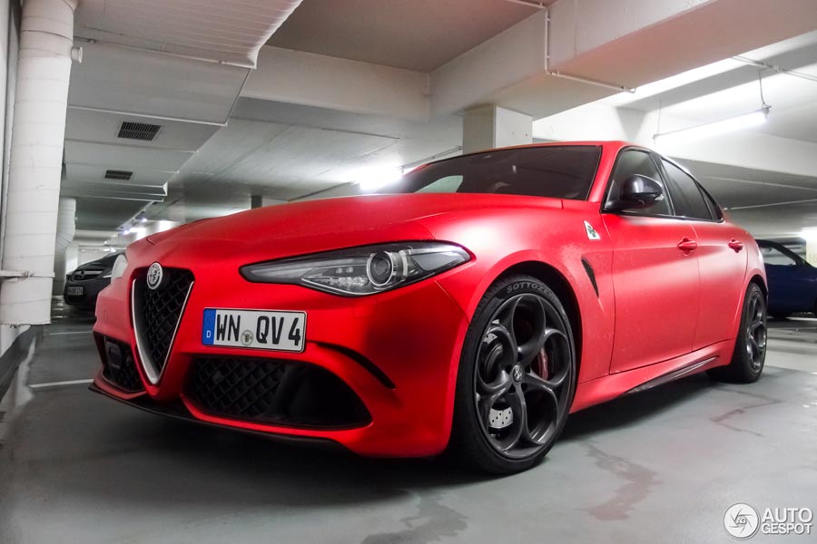 https://autogreeknews.gr/wp-content/uploads/2018/02/alfa-giulia-qv-matte-red-2.jpg