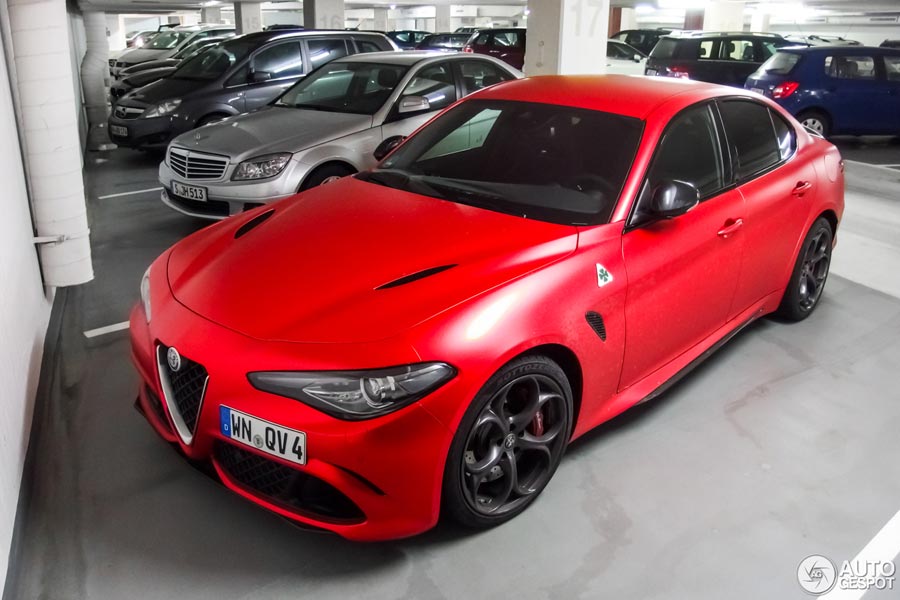 https://autogreeknews.gr/wp-content/uploads/2018/02/alfa-giulia-qv-matte-red-3.jpg