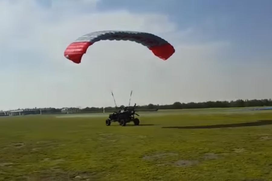 Δεν είχε αίσιο τέλος η βόλτα με το ιπτάμενο αυτοκίνητο… (+videos)