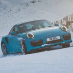 Η Porsche 911 Turbo S σε χιονοδρομικό για… να μάθει! (+video)