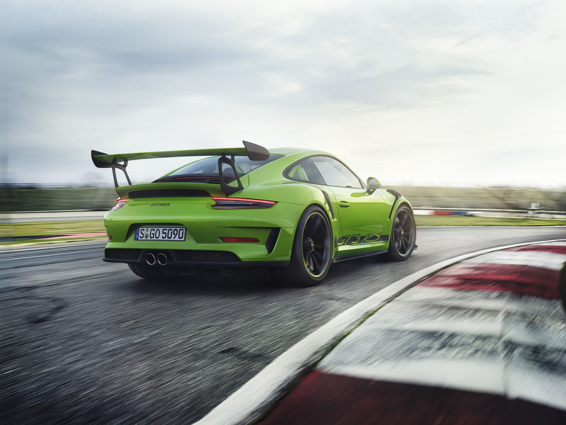 https://autogreeknews.gr/wp-content/uploads/2018/02/porschegt320182.jpg