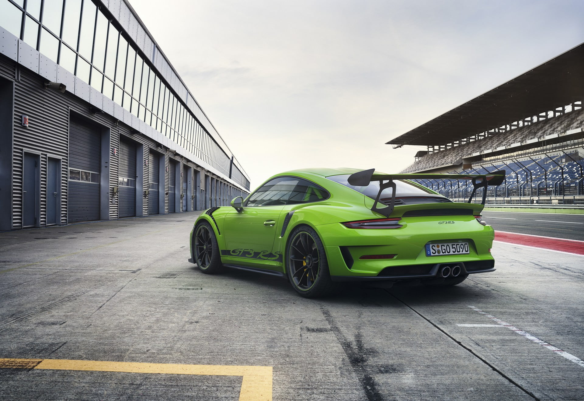 https://autogreeknews.gr/wp-content/uploads/2018/02/porschegt320184.jpg