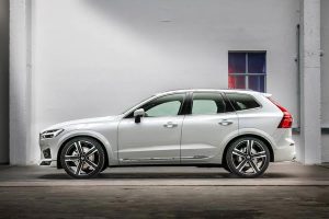 Νέο Volvo XC60 με body kit και έως 427 άλογα