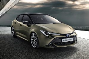 2019toyotaaurishybrid-01