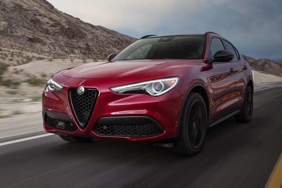 https://autogreeknews.gr/wp-content/uploads/2018/03/AR-NeroEdizione-Giulia-Stelvio-13.jpg