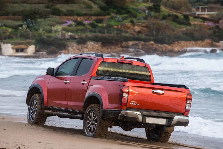 https://autogreeknews.gr/wp-content/uploads/2018/03/Isuzu-MU-X-16.jpg
