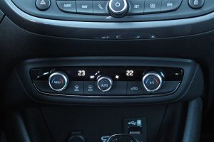 Opel-Crossland-X-1.2-110-auto (14)