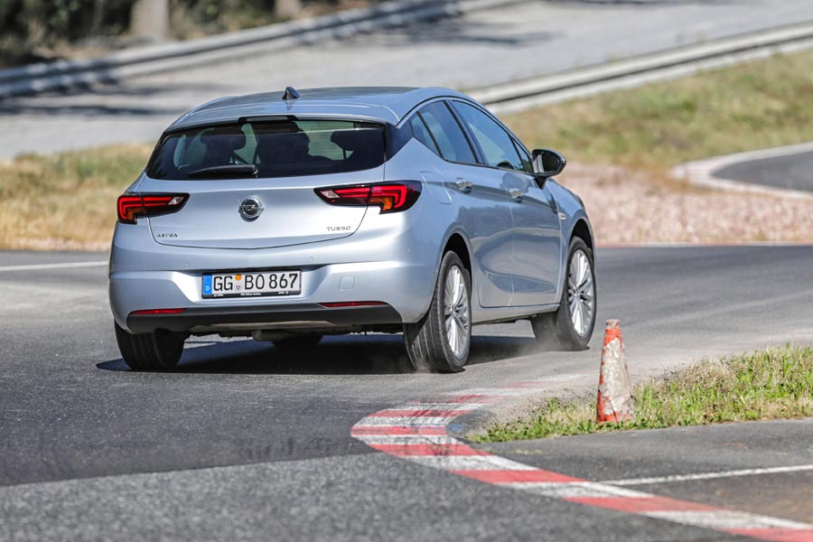 https://autogreeknews.gr/wp-content/uploads/2018/03/Opel-Fahrtraining-502660.jpg