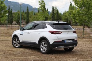 Opel Grandland X 1,6D (8)
