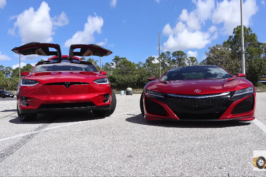 Honda NSX τα βάζει με το ηλεκτρικό Tesla (+video)