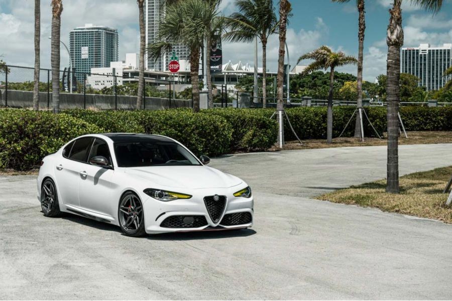 https://autogreeknews.gr/wp-content/uploads/2018/04/Alfa-Romeo-Giulia-Vossen-Wheels-8.jpg