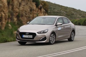 Hyundai-i30-Fastback-1,0T-120 (12)