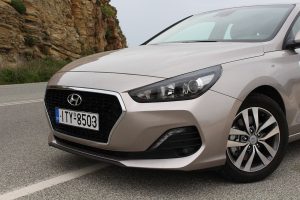 Hyundai-i30-Fastback-1,0T-120 (16)