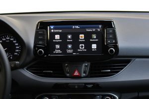 Hyundai-i30-Fastback-1,0T-120 (8)