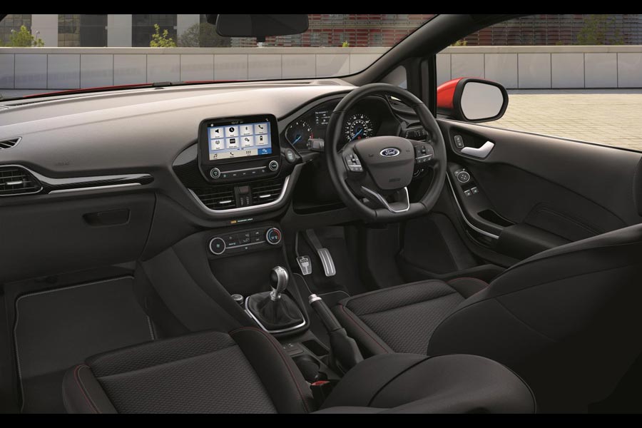https://autogreeknews.gr/wp-content/uploads/2018/04/Interior-of-the-new-Fiesta-Van.jpg