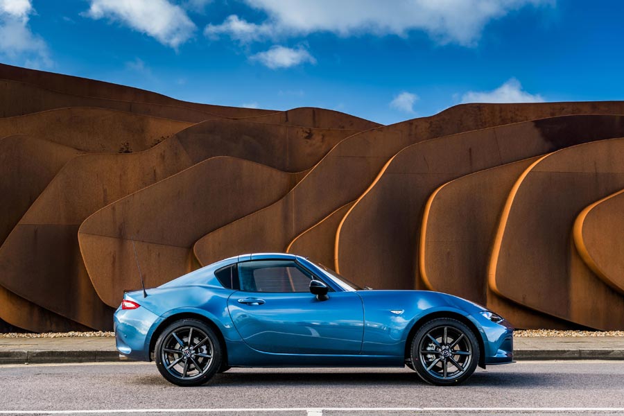 https://autogreeknews.gr/wp-content/uploads/2018/04/MAZDA-MX-5-RF-SPORT-BLACK-4.jpg