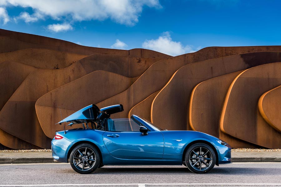 https://autogreeknews.gr/wp-content/uploads/2018/04/MAZDA-MX-5-RF-SPORT-BLACK-5.jpg