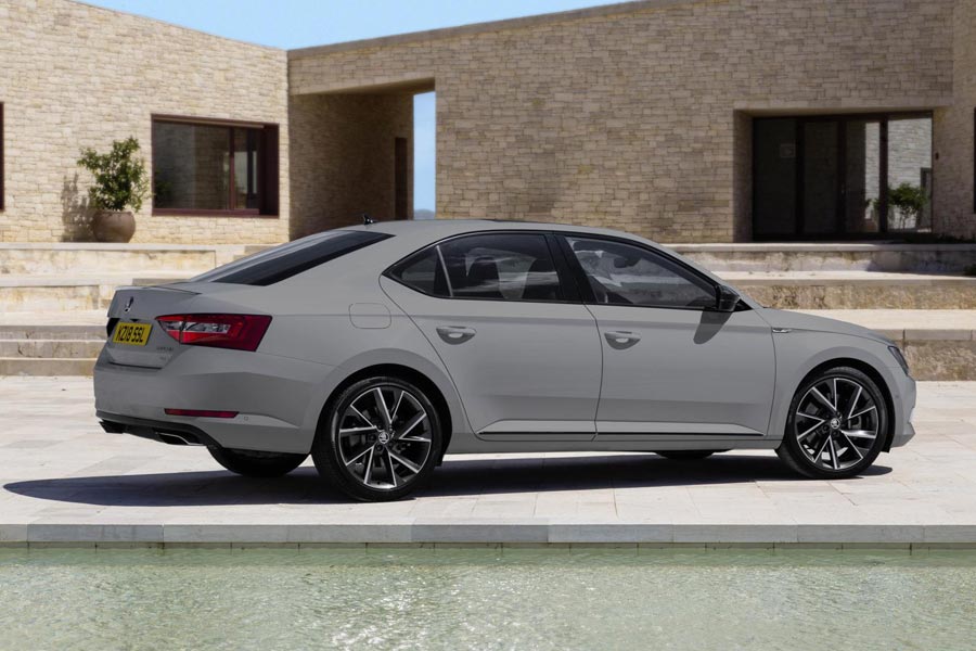 https://autogreeknews.gr/wp-content/uploads/2018/04/New-SKODA-Superb-Sportline-rear.jpg