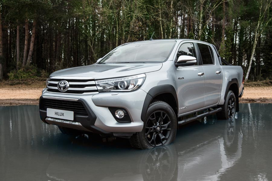 https://autogreeknews.gr/wp-content/uploads/2018/04/hiluxinvincible50blackedition.jpg