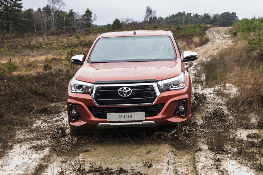 https://autogreeknews.gr/wp-content/uploads/2018/04/hiluxspecia3.jpg