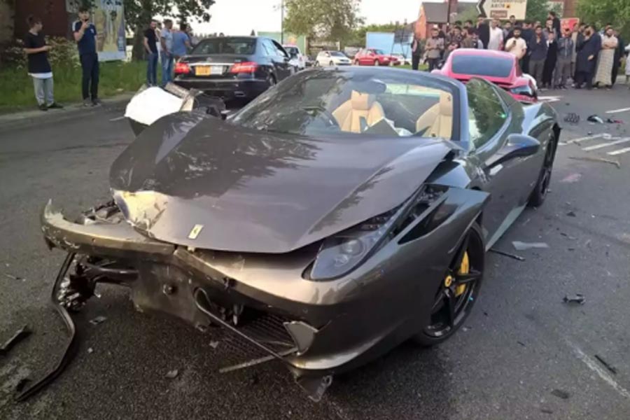 https://autogreeknews.gr/wp-content/uploads/2018/05/Ferrari-crashing-into-Porsche.jpg