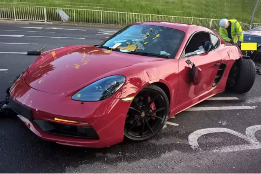 https://autogreeknews.gr/wp-content/uploads/2018/05/Ferrari-crashing-into-Porsche2.jpg