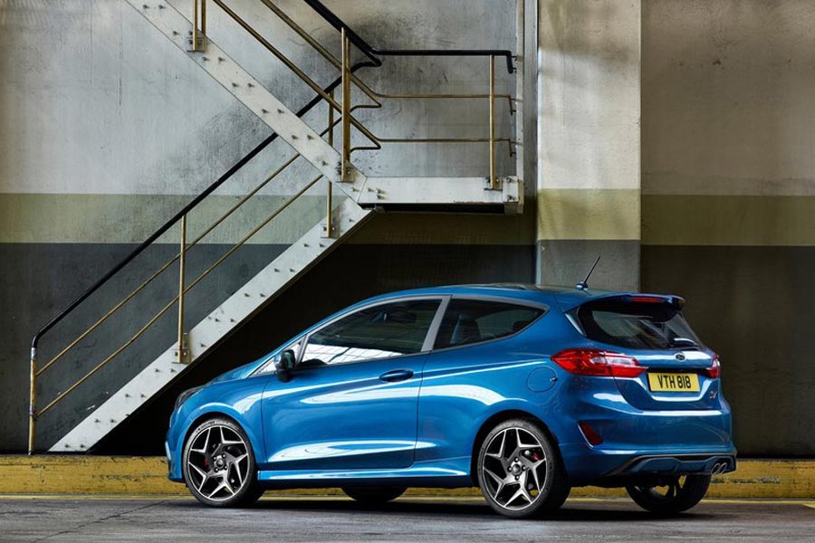 https://autogreeknews.gr/wp-content/uploads/2018/05/Ford-Fiesta-ST5.jpg