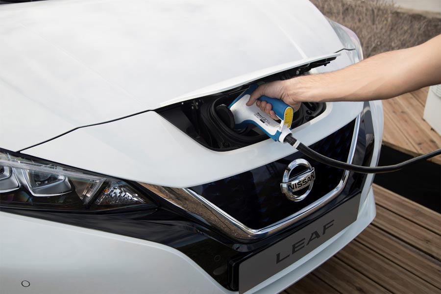 https://autogreeknews.gr/wp-content/uploads/2018/05/Nissan-Leaf-2018-4.jpg