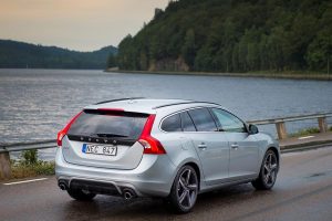 Volvo_V60_R-Design_-_model_year_2016