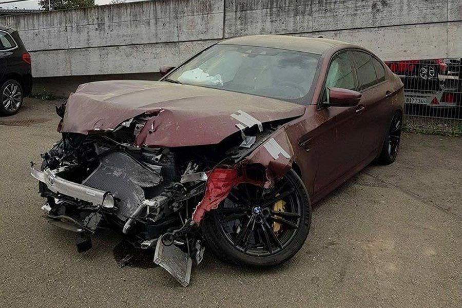 https://autogreeknews.gr/wp-content/uploads/2018/05/bmw-m5-f90-first-edition-crash-1.jpg