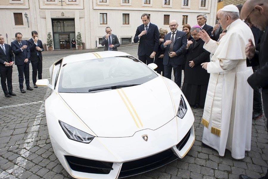 https://autogreeknews.gr/wp-content/uploads/2018/05/lamborghinipope.jpg