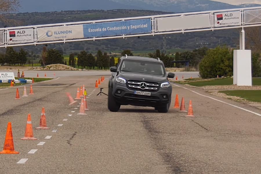 Η Mercedes X-Class διέπρεψε σε τεστ αποφυγής εμποδίου (+video)