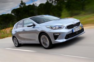 Kia-Ceed-1.0-T-GDI-6-MT-transmission-120hp-Lunar-Silver-08