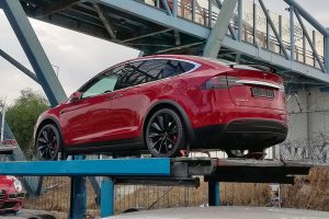 Tesla Model X (1)
