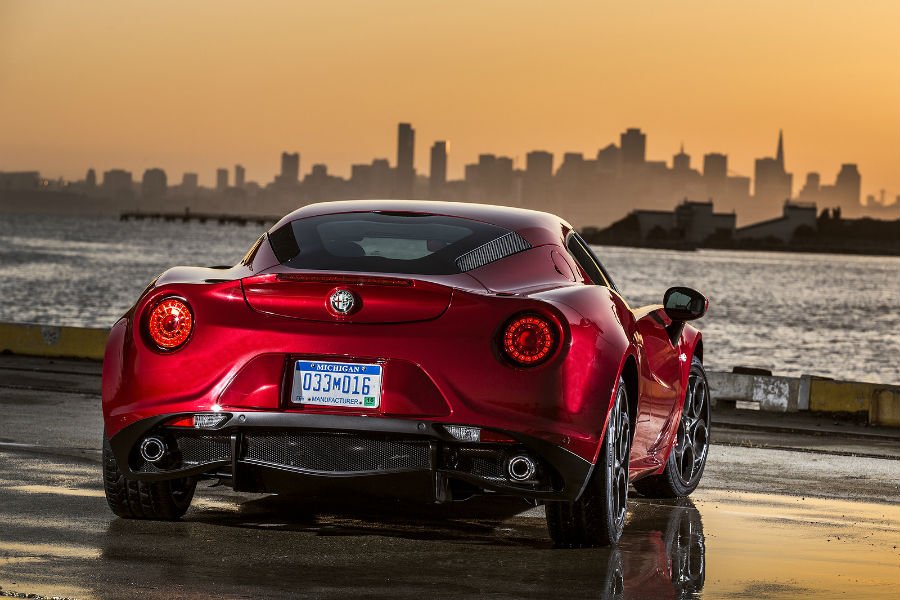 https://autogreeknews.gr/wp-content/uploads/2018/06/alfa-4c.jpg2_.jpg