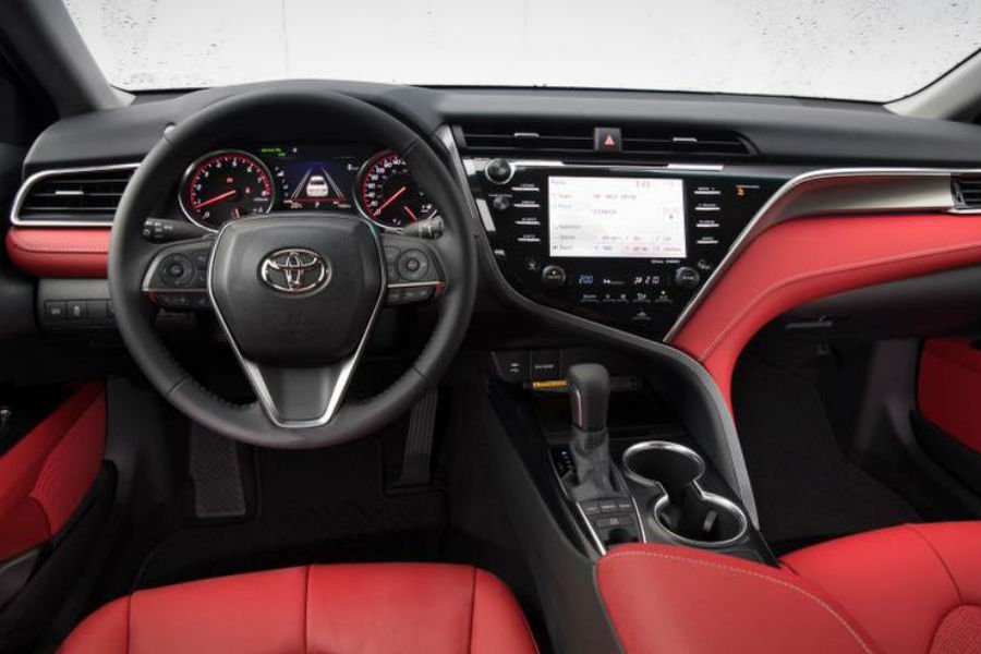 https://autogreeknews.gr/wp-content/uploads/2018/06/camry-hybrid-interior.jpg