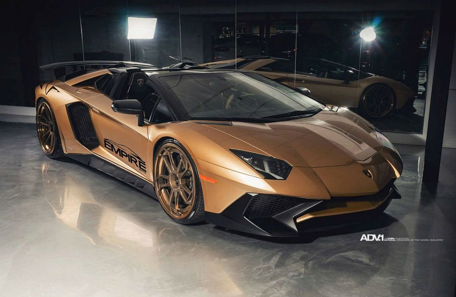https://autogreeknews.gr/wp-content/uploads/2018/06/lambo-aventador-sv-gold2.jpg