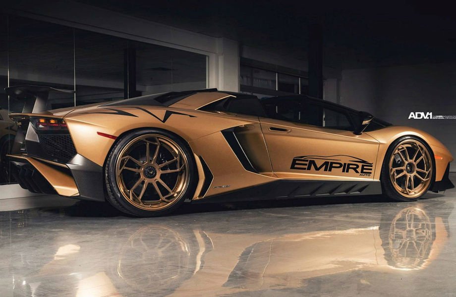 https://autogreeknews.gr/wp-content/uploads/2018/06/lambo-aventador-sv-gold3.jpg