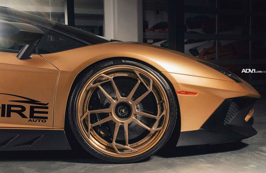 https://autogreeknews.gr/wp-content/uploads/2018/06/lambo-aventador-sv-gold6.jpg
