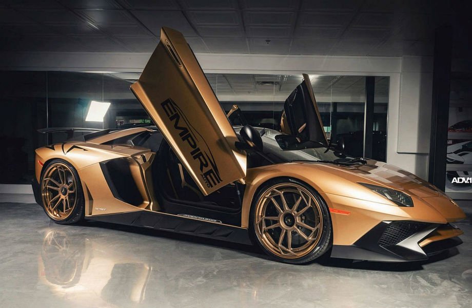 https://autogreeknews.gr/wp-content/uploads/2018/06/lambo-aventador-sv-gold8.jpg