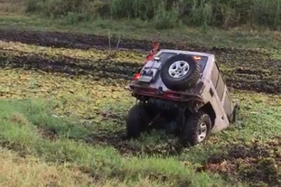 Έτσι πνίγεις το Toyota Land Cruiser σου (+video)