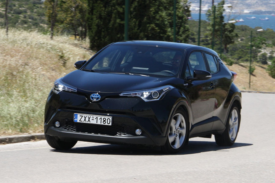 Σαν ζεστό ψωμί πουλάνε τα υβριδικά Toyota