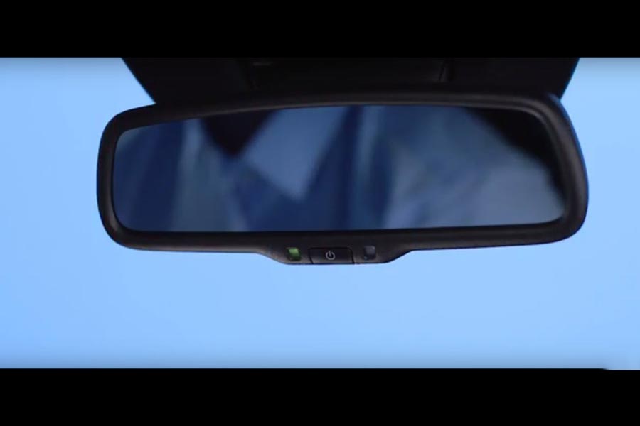 https://autogreeknews.gr/wp-content/uploads/2018/07/electrochromatic-rearview-mirror-2.jpg